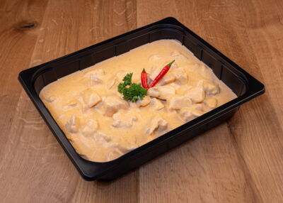 Mise en Place Komponenten Huhn-Curry aus der Produktionsküche für Gastronomie und Hotellerie im Großraum Schladming