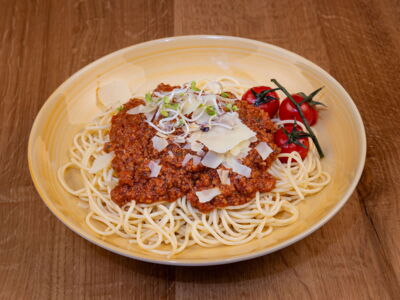 Mittagessen für Firmen mit hochwertigen Lebensmitteln und einfacher Zubereitung - Beispielbild: Spaghetti Bolognese